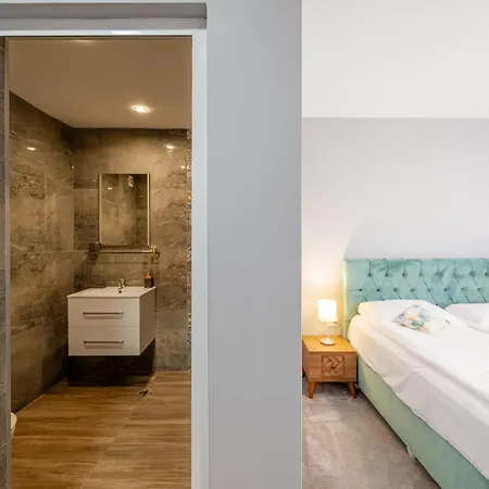Guest house La Mansion *