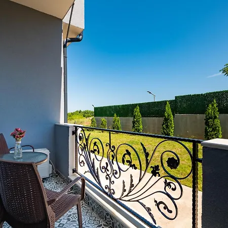La Mansion Guest house *