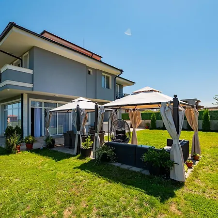 La Mansion *