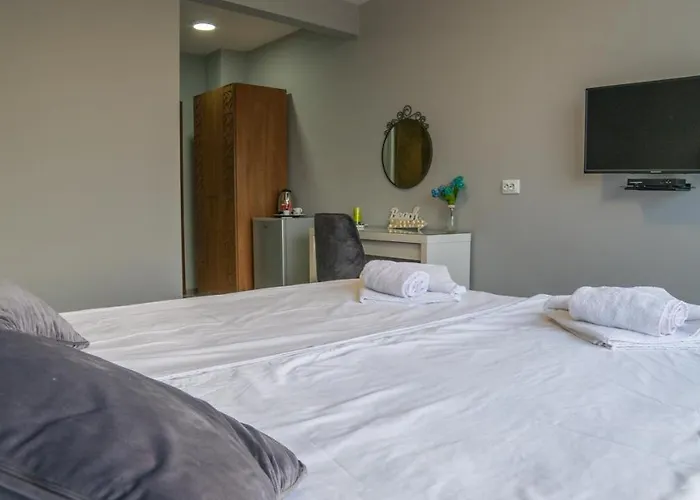 La Mansion Къща за гости