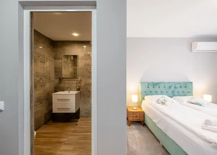 Къща за гости La Mansion 3*