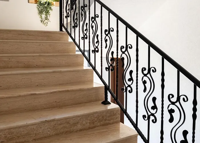 Къща за гости La Mansion 3*